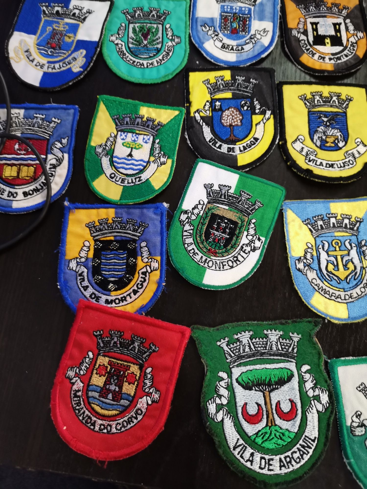 Coleção de emblemas bordados