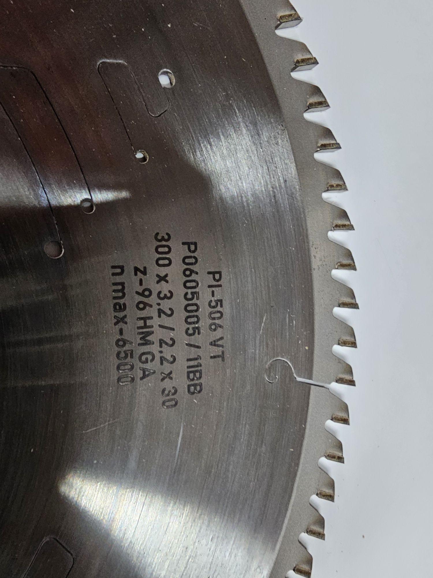 Piły do cięcia plyt laminowanych oraz drewna Faba 300mm