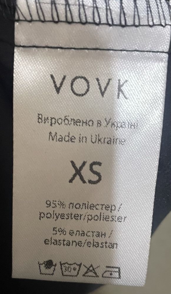 Чорна майка на бретелях