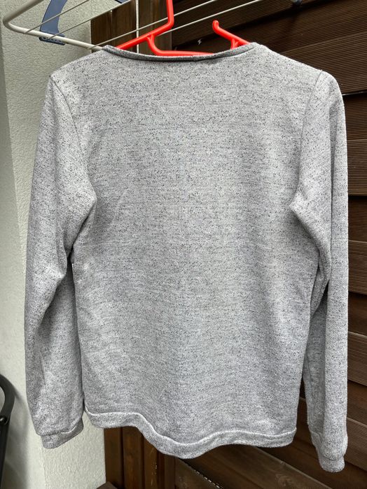 Szara bluza do karmienia – komfort, styl i dyskrecja w jednym