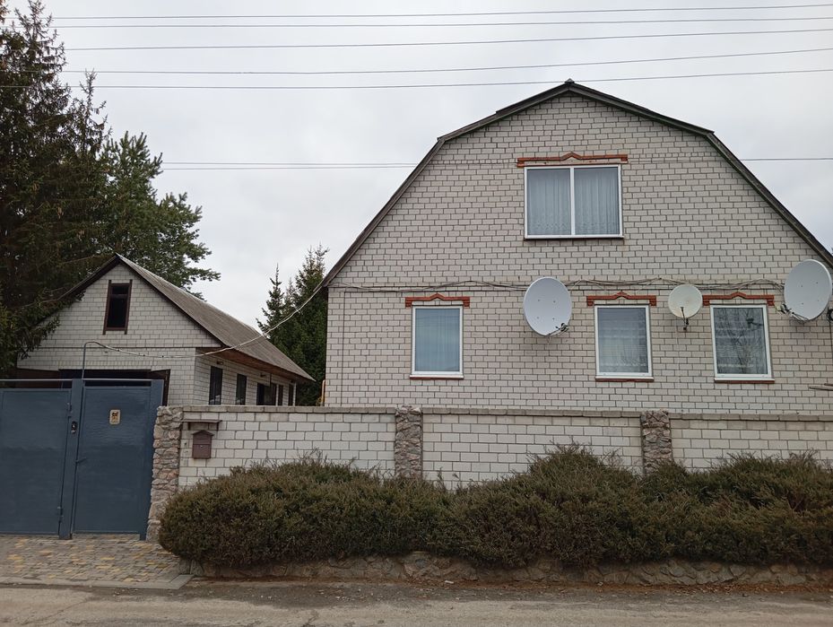 Продам добротный дом с большим участком!