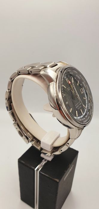 Seiko GMT Kinetic World Time - świetny Japończyk na bransolecie.