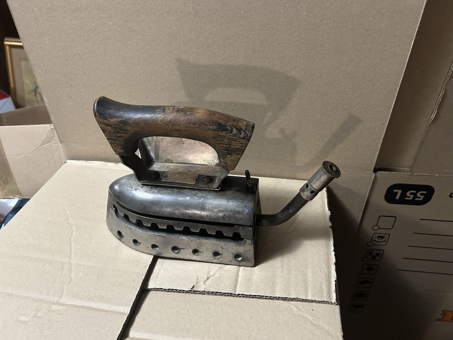 Stare żelazko gazowe firmy Siemens.