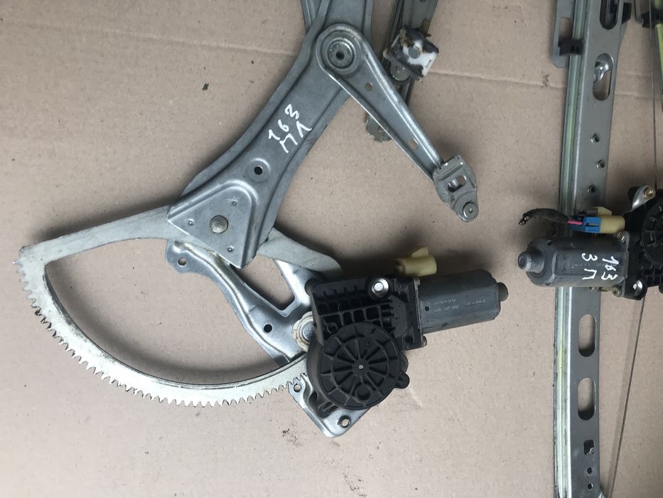 Склопідйомник Мерседес МЛ 163 Емелка