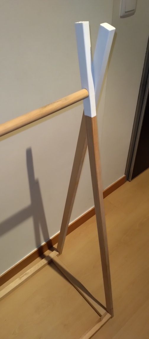 Charriot / Cabide para quarto de criança