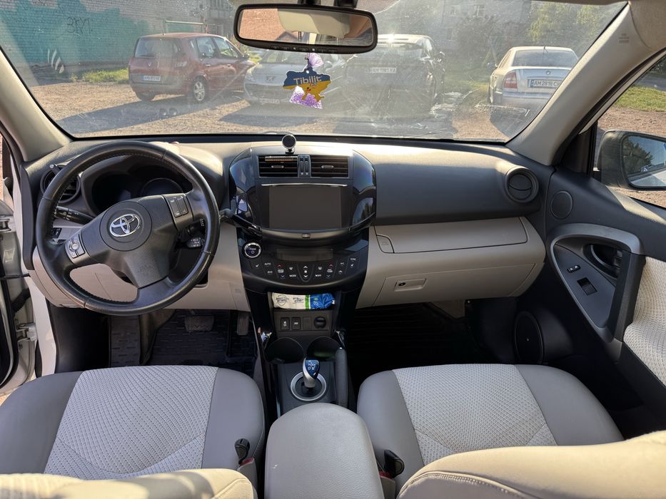 Toyota rav4, electric 42kw запас ходу 150-170км