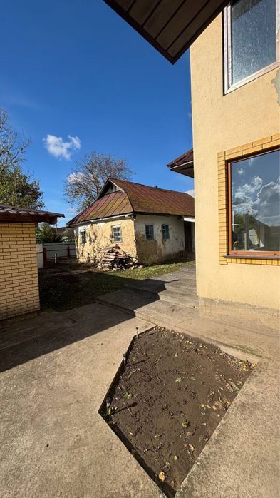 Будинок з садом + город