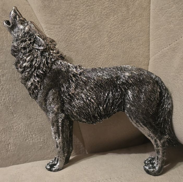 WILK CanisLupus Myśliwska figurka kolekcjonerska na biurko do gabinetu
