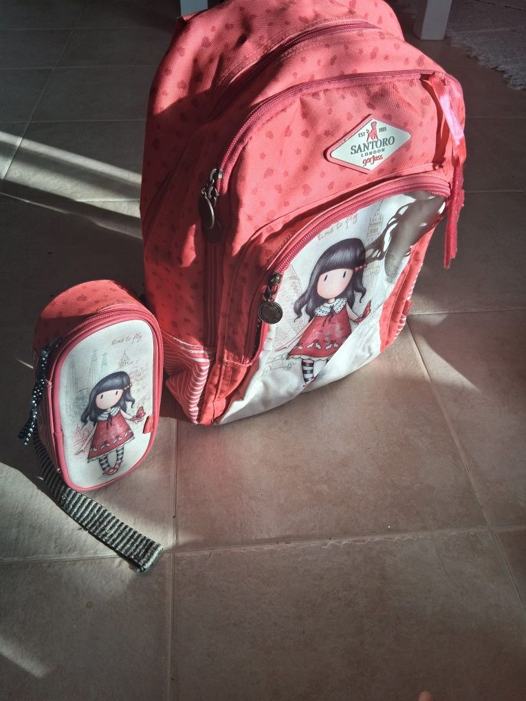 Mochila e estojo escolar da Gorjuss Santoro
