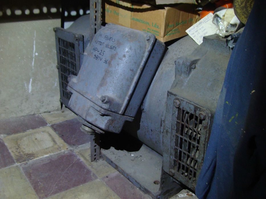 Motor elétrico 25 CV 1400 Rpm / Vários