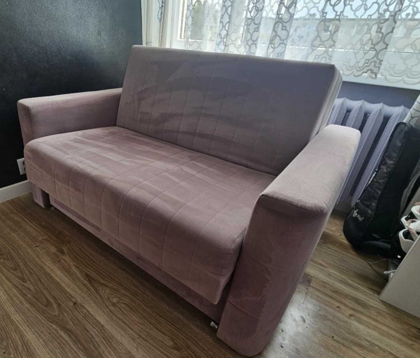 Sofa amerykańska różowa, kanapa rozkładana ze schowkiem na pościel