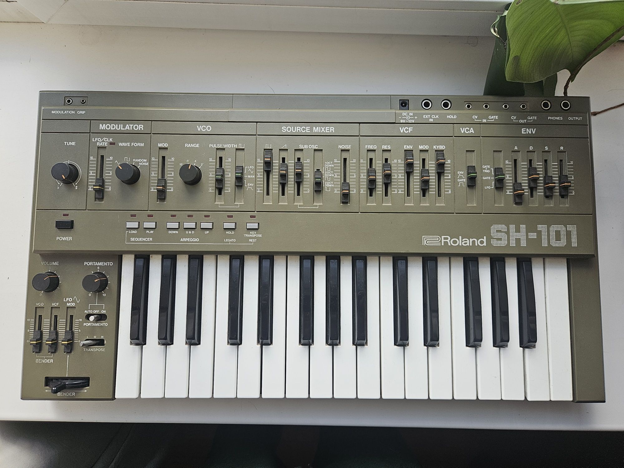 Сінтезатор Roland SH 101