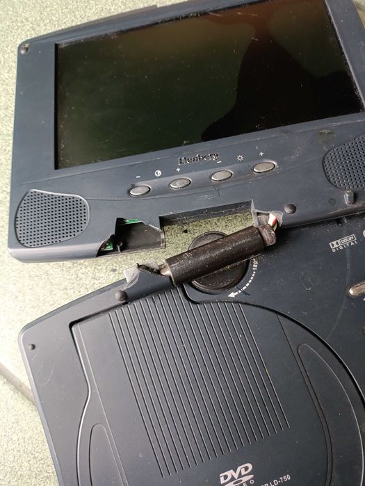 Портативный DVD-плеер Elenberg LD-750