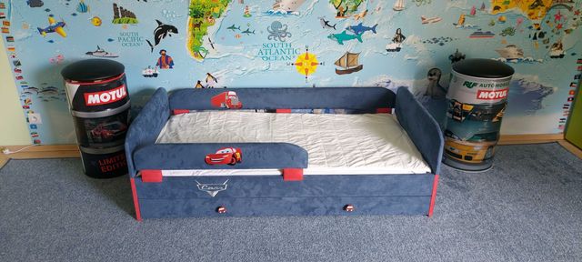 łóżko dziecięce tapicerowane 160 x 80 cars z materacem