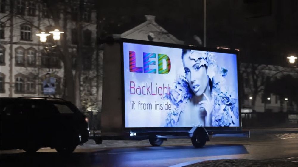 Reklama mobilna Billboardy Przyczepy Busy Kampanie druk banner