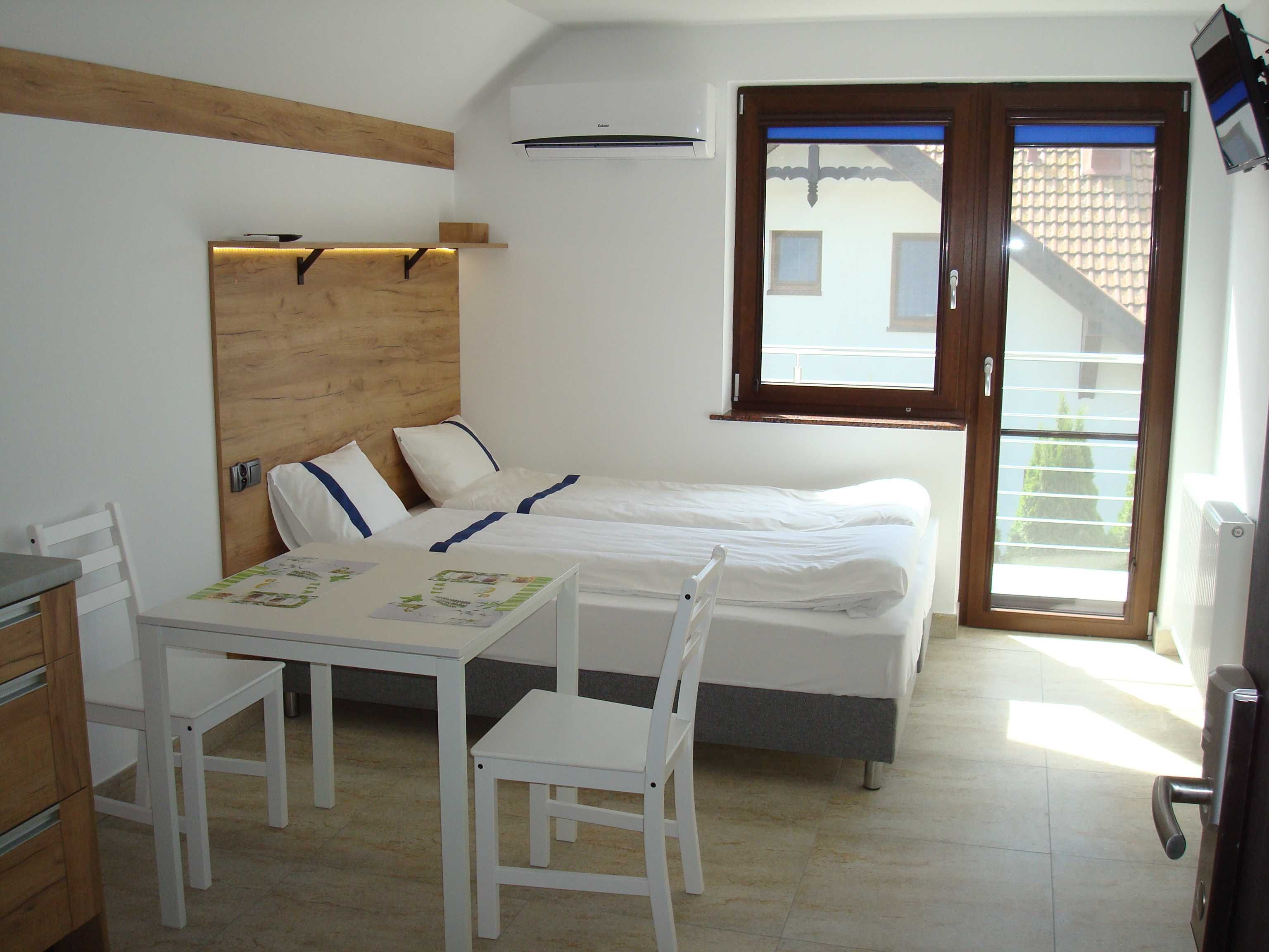 Noclegi pokoje apartament kwatery z aneksami do wynajęcia Krynica Mors