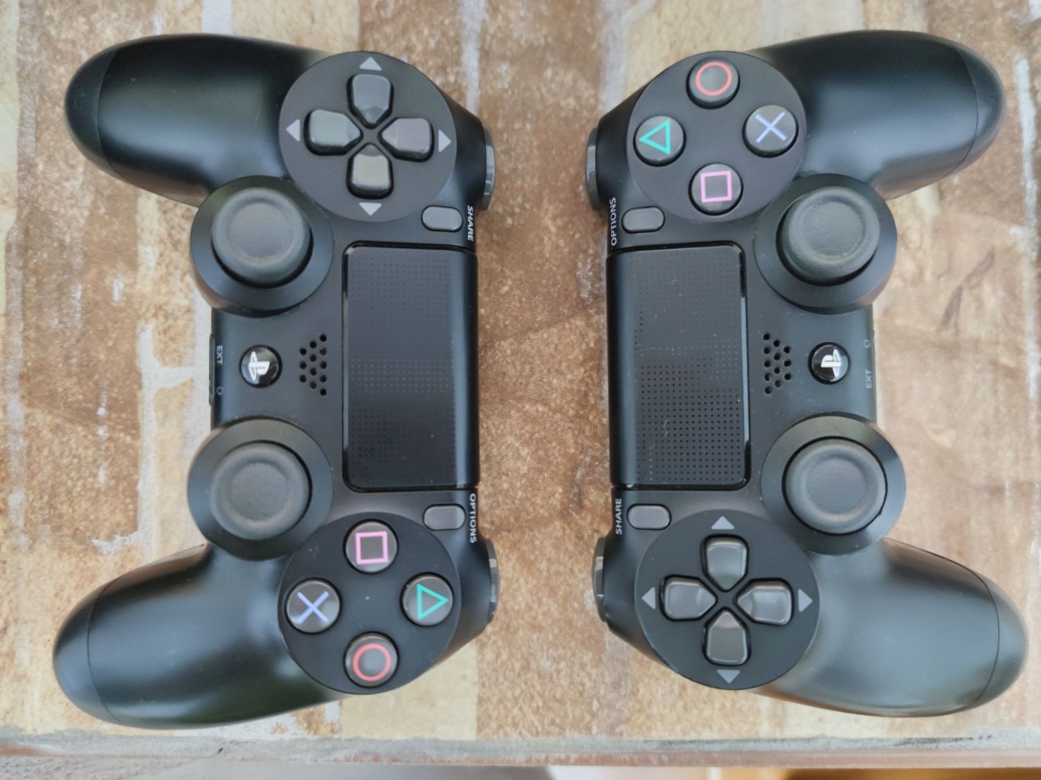 PS4 Pro, 2 comandos + FFXV
