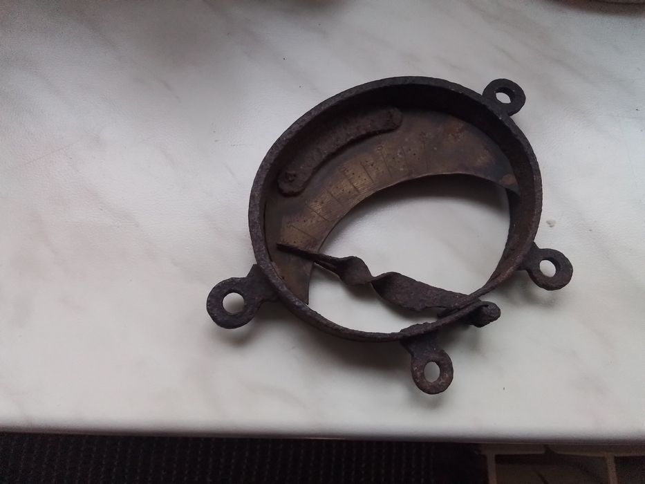 Zabytkowa waga hakowa księżycowa