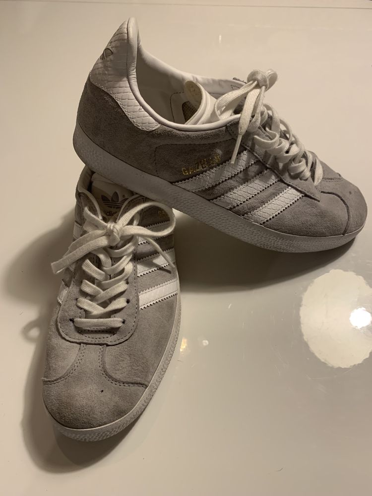 Sapatilhas adidas cinzentas