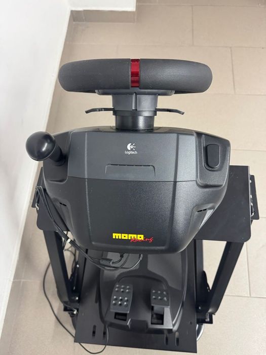 Kierownica Logitech MOMO i pedały na stojaku regulowanym (PC)