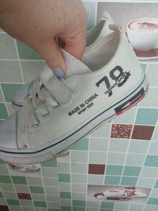 Кеди білі на хлопчика