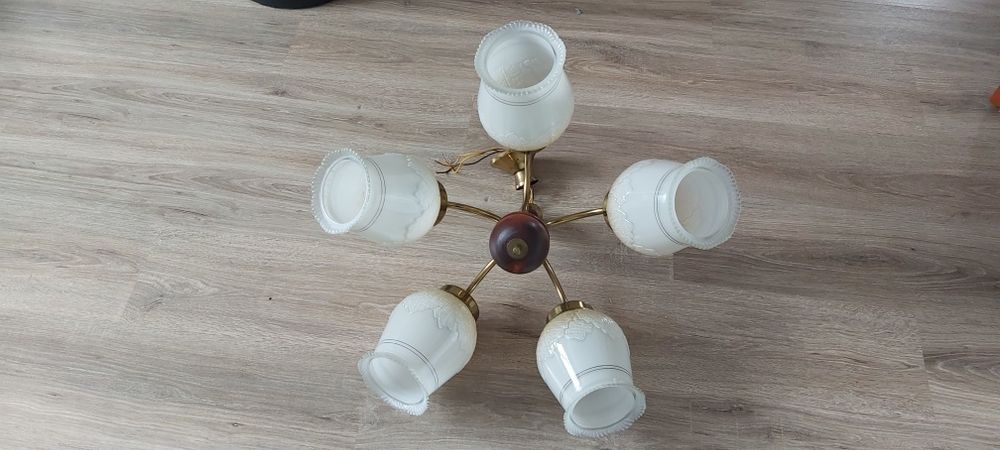 Żyrandol z przełomu lat 80 i 90 PRL