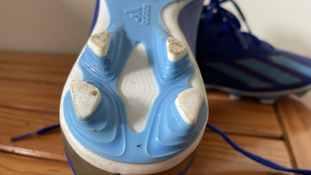 Chuteira infantil Adidas “Messi”