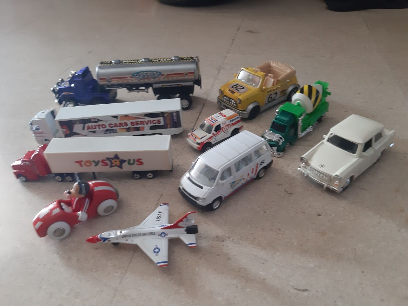 Carrinhos diversos
