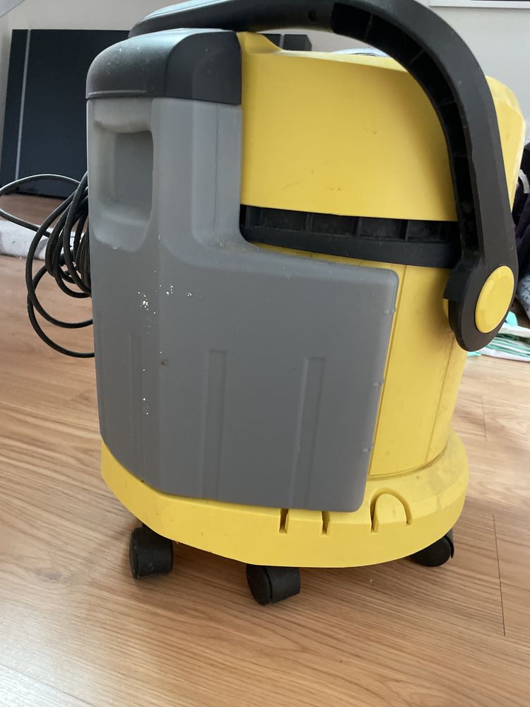 Aspirador e lavador de superficies