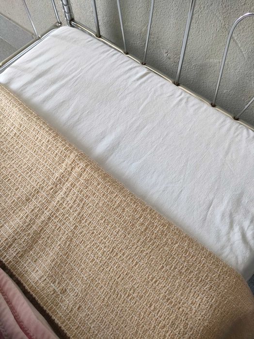 Cama de bebe vintage com colchão