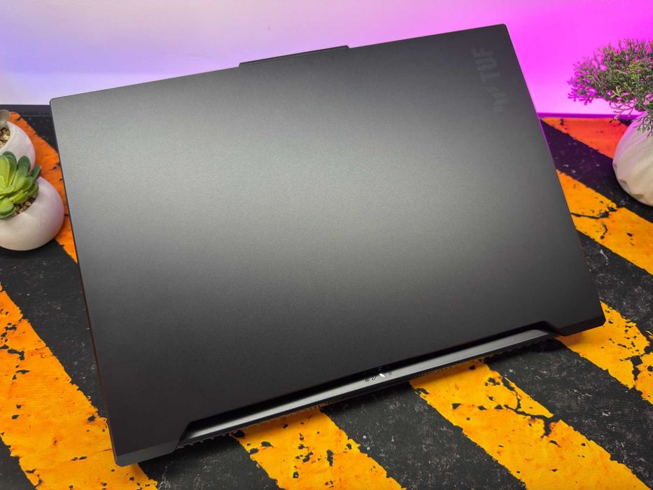 Asus Tuf A16, rx7700s 8gb, ryzen 7-7735, 165 hz, ddr5
