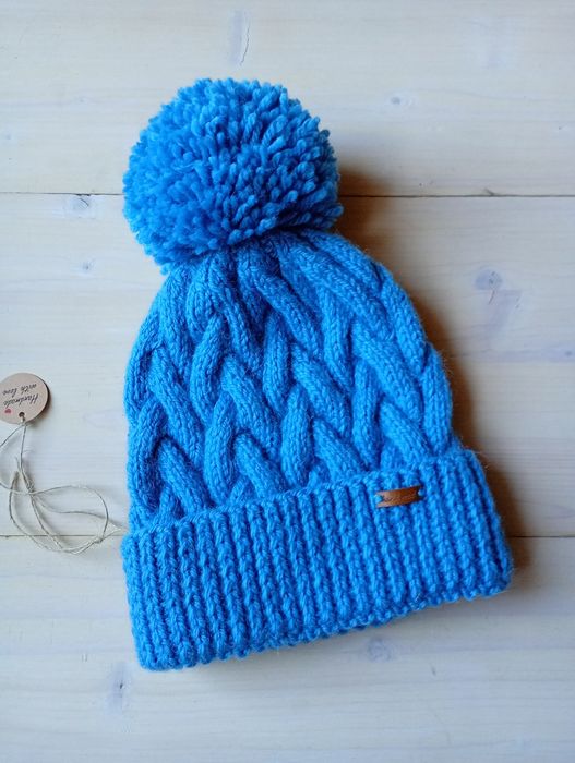 Czapka zimowa niebieska z pomponem wełna z Alpaką warkocze