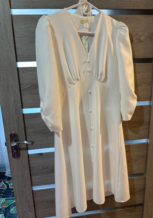 Нове молочне плаття, розмір 38 (з етикеткою