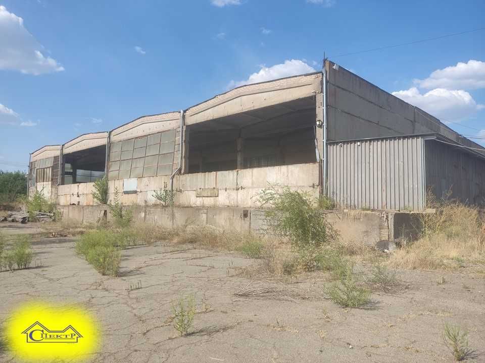 склад,цех,база 2632кв.м.Н- 7,2  1,32га 300квт  ділянка огорожена .