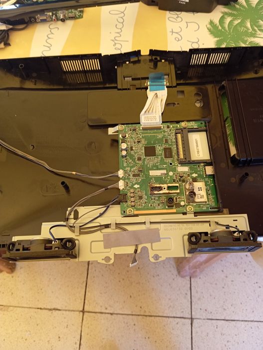 Vários componentes para televisores LG