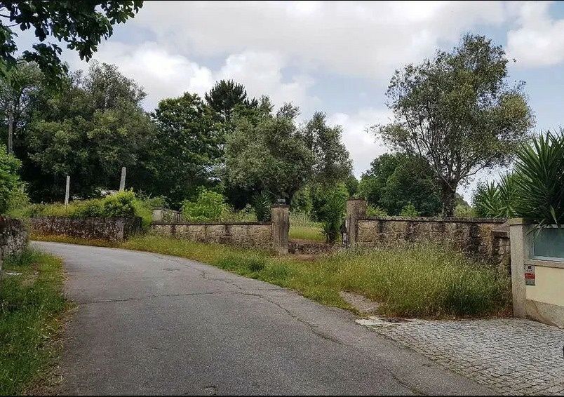 Vendo terreno (construção) murado em Friestelas - Ponte de Lima