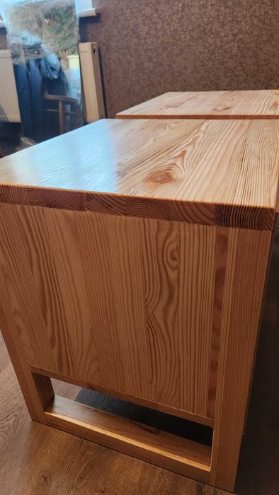 Приліжкові тумбочки з дерева