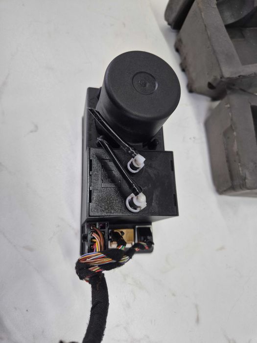 audi a4 b5 lift a3 8l pompka centralnego zamka moduł komfortu