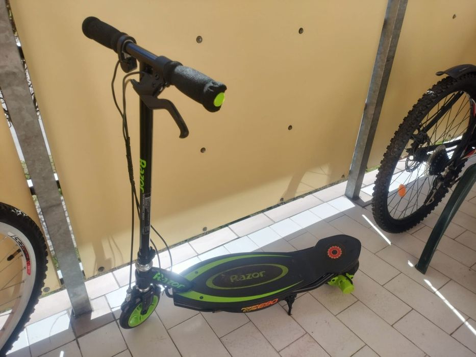 Hulajnoga Razor E90 16km/h