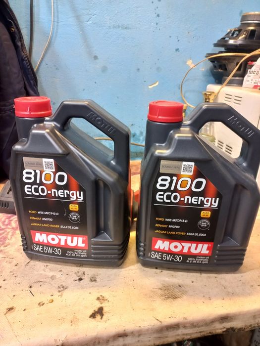 Продам масло Motul 5w30 4L