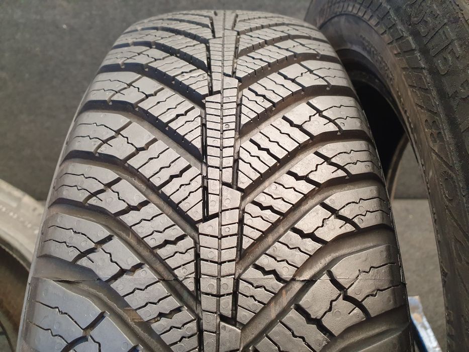 Kumho solus HA31 4seasons 185/65/15 rok 2020 8mm. Opona pojedyncza
