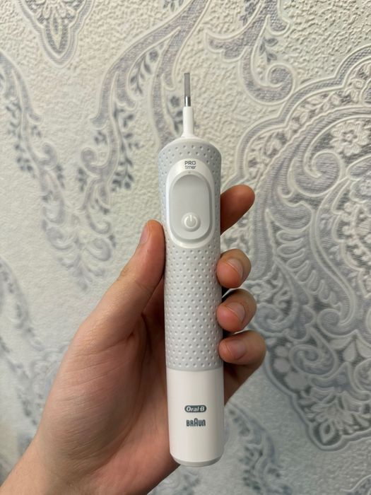 Електрична зубна щітка Oral-B Braun (Type 3710).