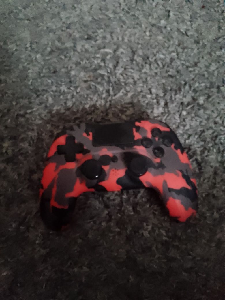 Pad PS4 w dobrym stanie