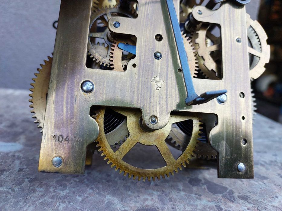 613 Mechanizm starego zegara ściennego PHS uszkodzone bicie