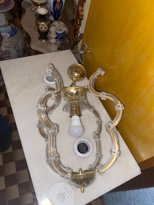 Dois candeeiros em cristal, um de teto e outro aplique de parede