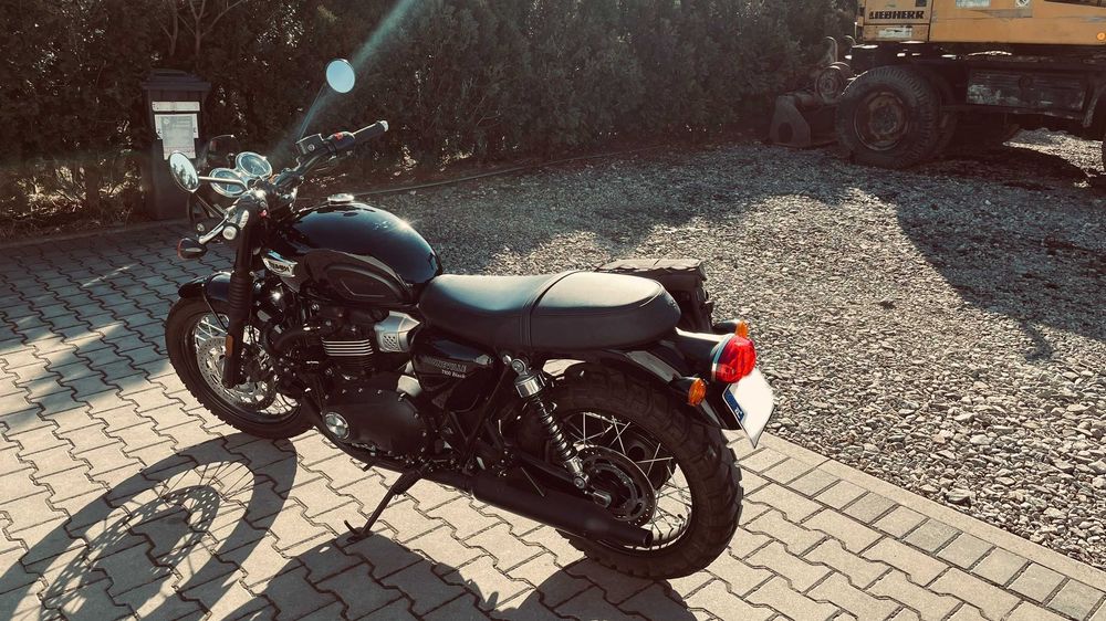 TRIUMPH Bonneville T100 BLACK
