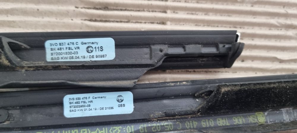 Listwa zgarniająca drzwi prawy przód dolna skoda superb III kombi