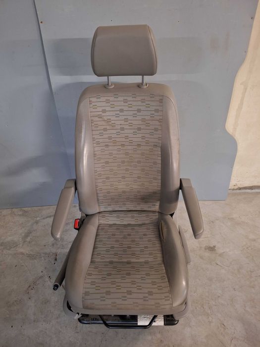 Fotel kierowcy Kapitański VW Transporter T5 FL