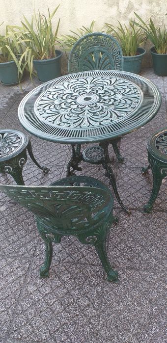 Mesa e 4 cadeiras de jardim em alumínio