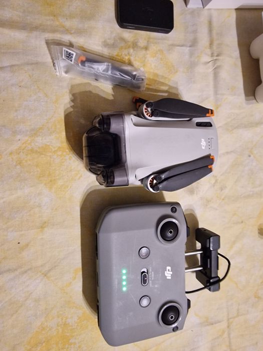 Dji Mavic Mini 3 Pro. Para peças, está vinculado a uma conta, não voa.
